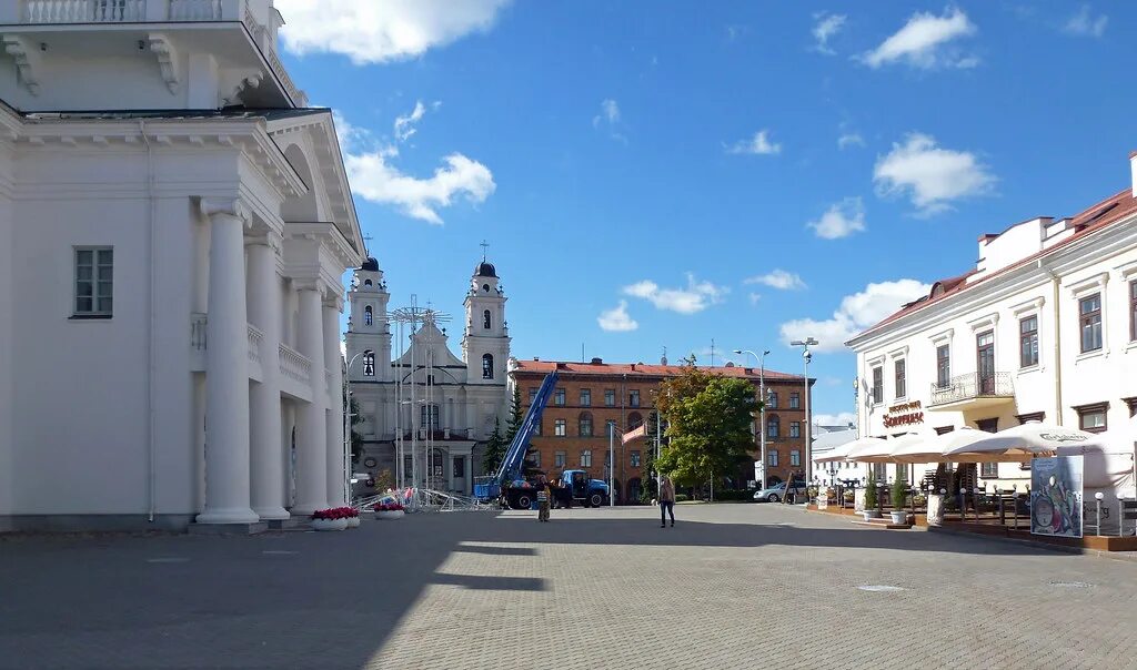 Площадь свободы минск фото Freedom square med det gamle rådhuset og virgin Mary churc. Flickr