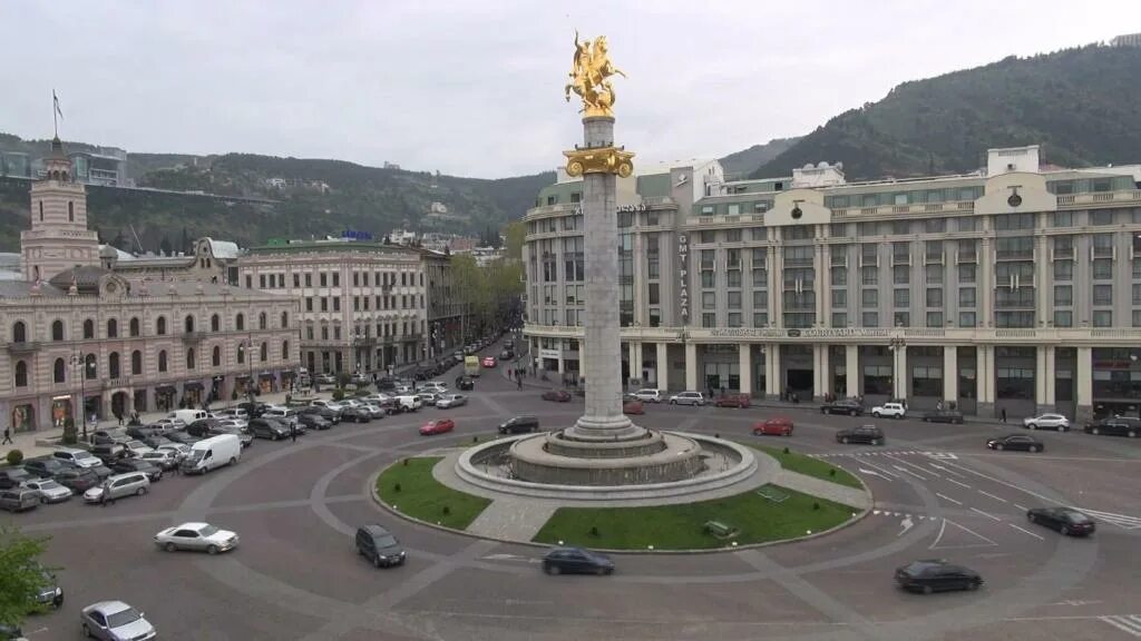 Площадь свободы тбилиси фото Book The Passenger Rooms in Tbilisi, Georgia - 2024 Promos
