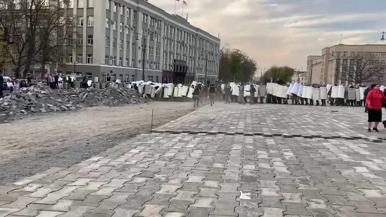 Площадь свободы владикавказ фото Владикавказ. Северная Осетия. Закрыли съезды и въезд - YouTube