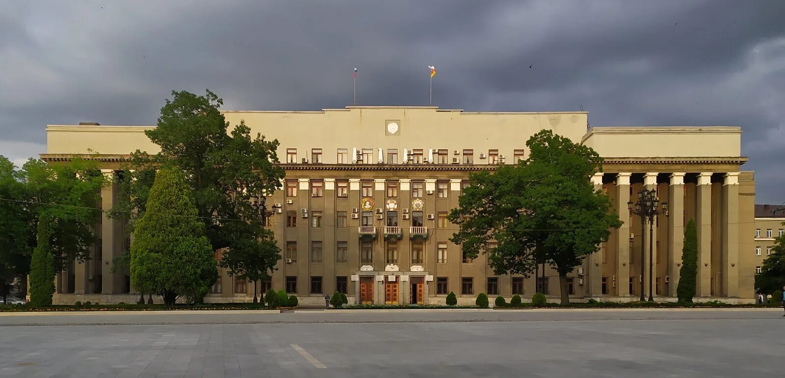 Площадь свободы владикавказ фото Файл:Parliament of the Republic of North Ossetia–Alania.jpg - Википедия