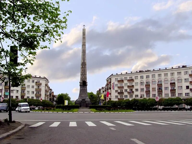 Площадь свободы владикавказ фото История в бронзе
