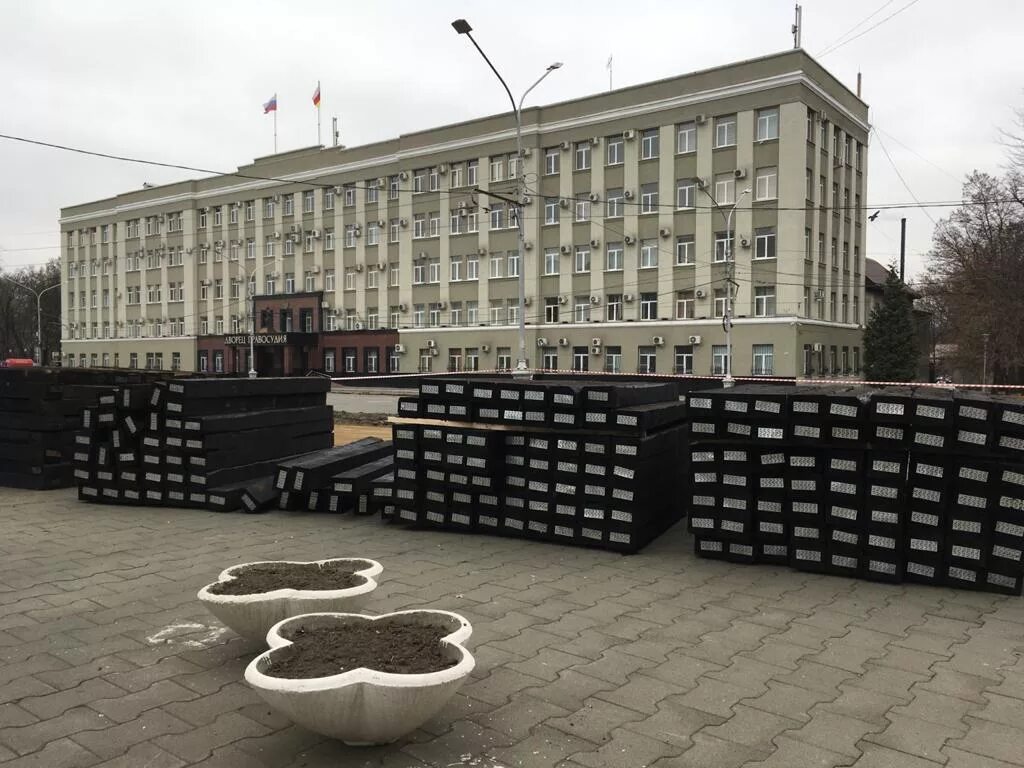 Площадь свободы владикавказ фото File:Ремонт трамвайных путей на площади Свободы, Владикавказ.jpg - Wikimedia Com