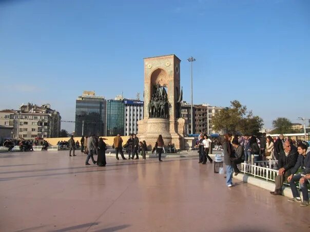 Площадь таксим фото Площадь Таксим (тур. Taksim Meydanı) - площадь в центральной части Стамбула (мик