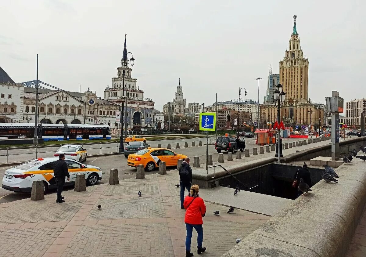 Площадь трех вокзалов фото Провела расследование: стоит ли бояться метро и проверки пропусков в Москве Бьют