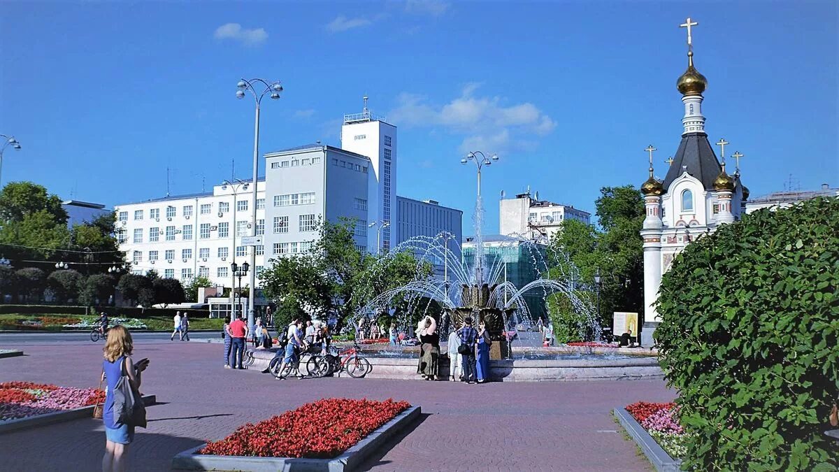 Площадь труда екатеринбург фото Екатеринбуржцы возмущены матерной рекламой около музыкальной школы ИА Красная Ве