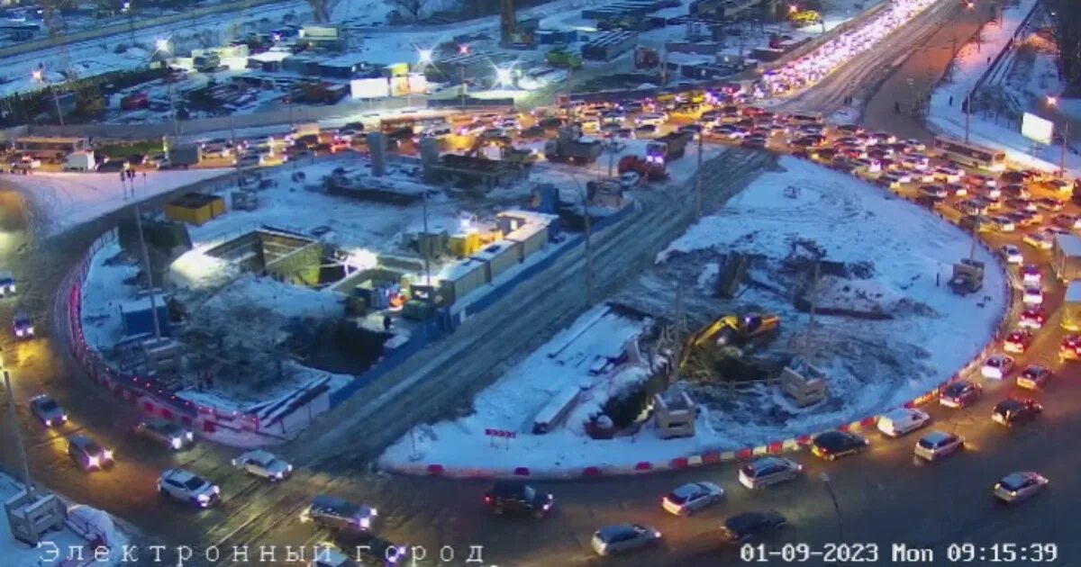Площадь труда новосибирск фото На новосибирской Площади Труда возник серьезный дорожный затор - РБК