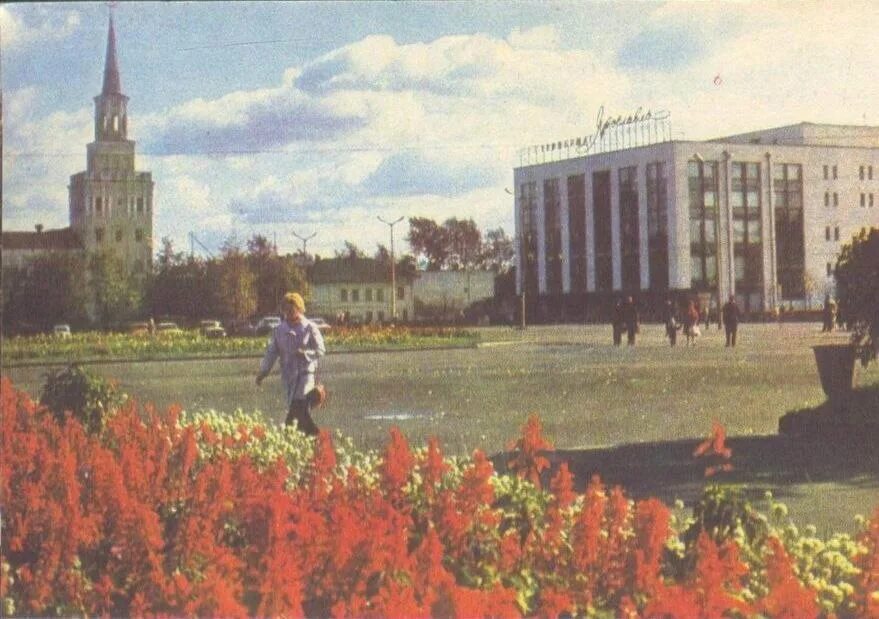 Площадь труда ярославль фото Yaroslavl. Golden Autumn on Labor Square, circa 1970s. 2023 Подслушано в Ярослав