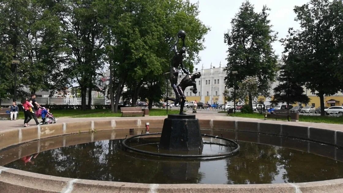 Площадь труда ярославль фото В Ярославле отремонтируют фонтан на площади Труда