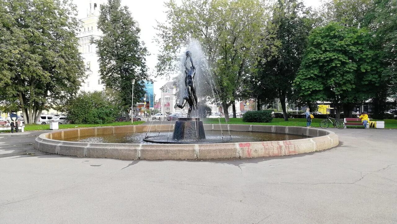 Площадь труда ярославль фото Permanently closed: Фонтан на площади Труда, hotel, Yaroslavl, Truda Square - Ya