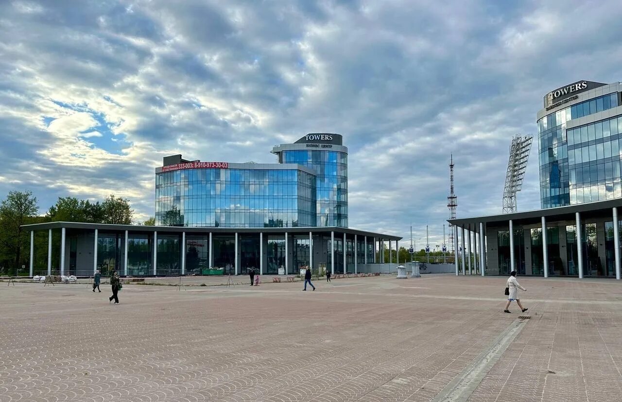 Площадь труда ярославль фото С площади Труда в Ярославле убрали бетонный забор. Он простоял у одной из башен 