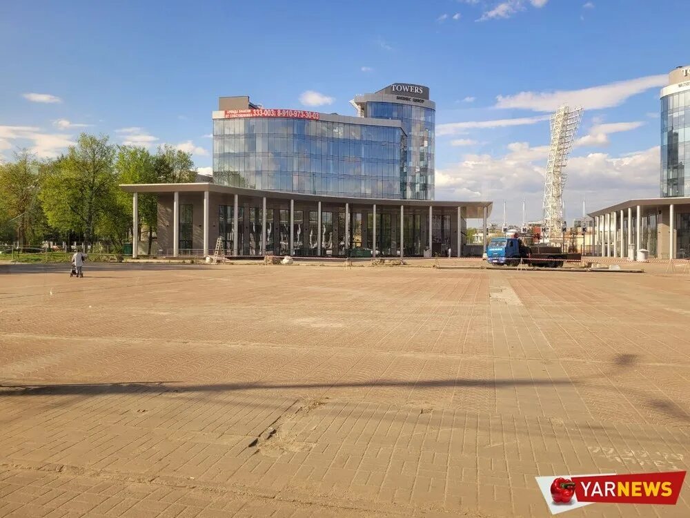 Площадь труда ярославль фото В ЯРОСЛАВЛЕ С ПЛОЩАДИ ТРУДА УБРАЛИ ПРОСТОЯВШИЙ 20 ЛЕТ ЗАБОР В Ярославле с площад