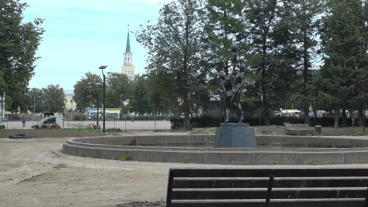 Площадь труда ярославль фото В Ярославле назвали новые сроки окончания благоустройства сквера на площади Труд