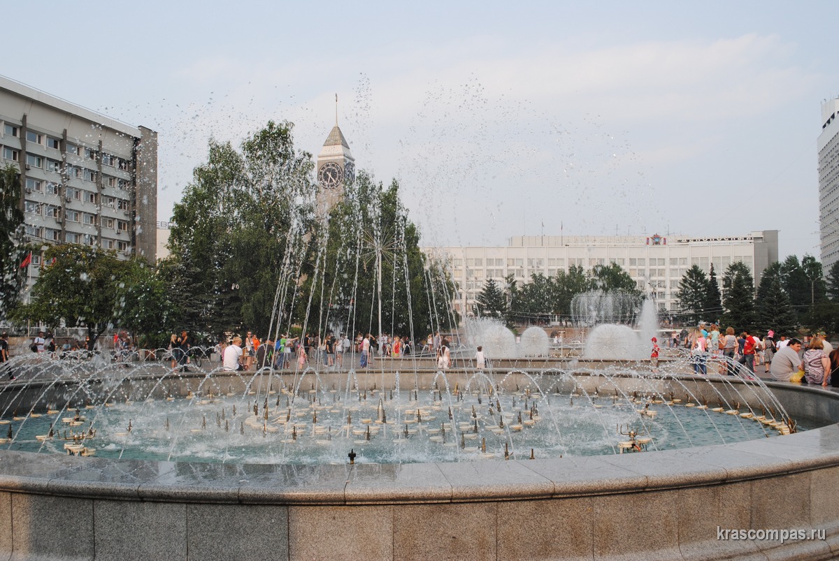 Площадь в красноярске фото На Театральной площади