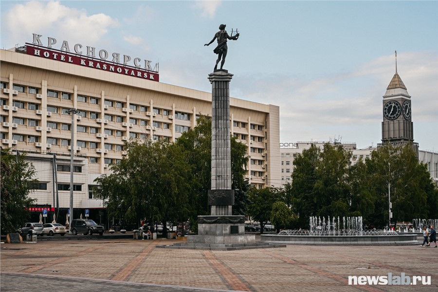 Площадь в красноярске фото Не Биг-Бен, а острог с частоколом": прошлое и будущее Театральной площади Красно