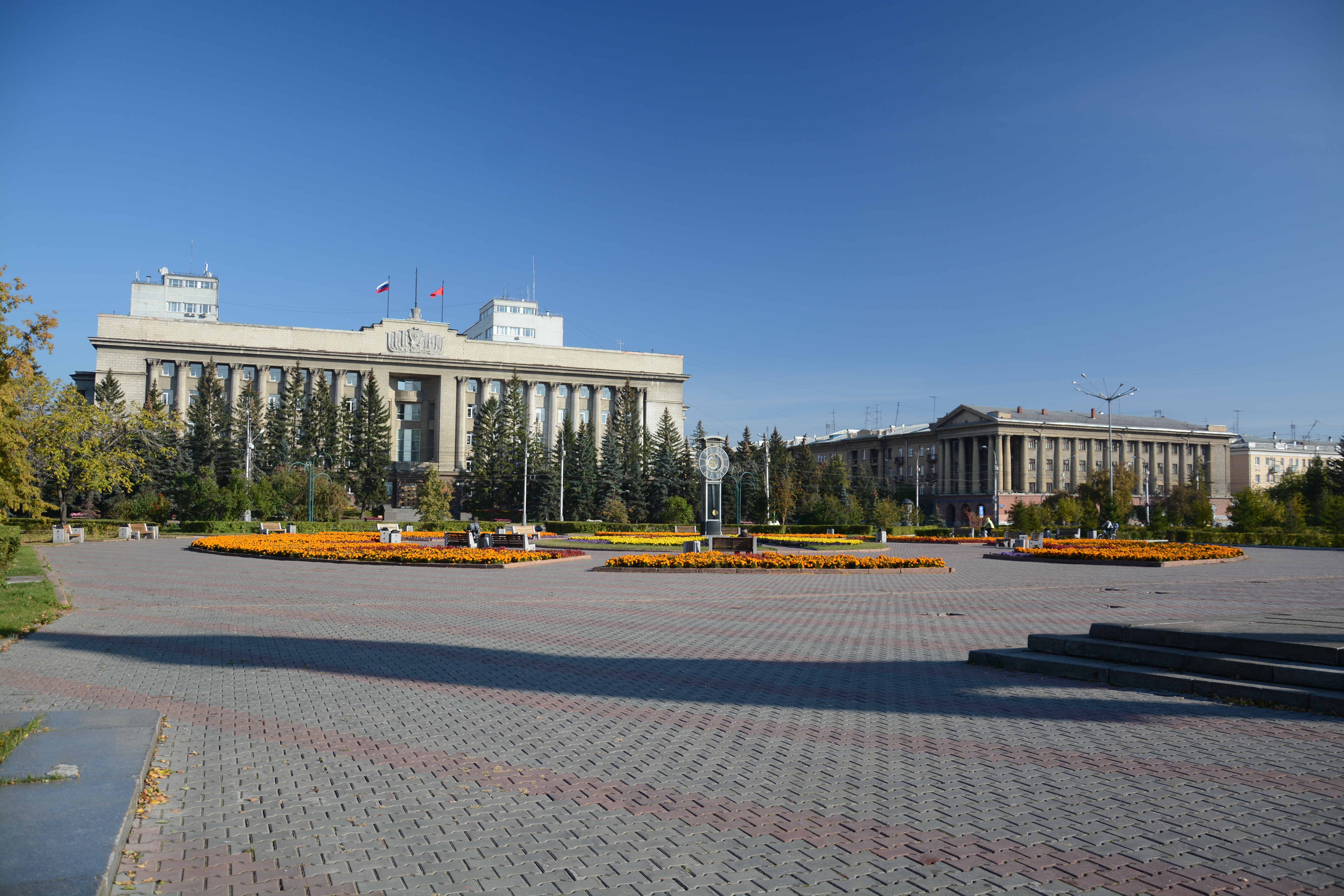Площадь в красноярске фото File:Площадь Революции (г. Красноярск).JPG - Wikimedia Commons