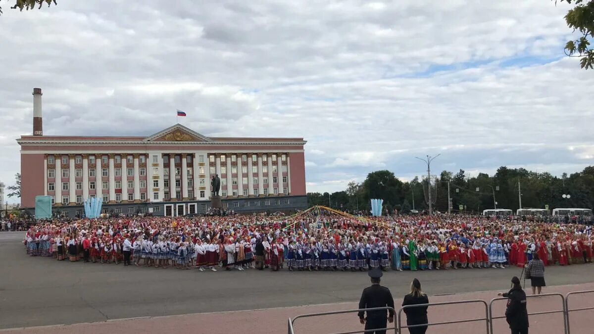 Площадь в курске фото В Курске на Красной площади ставят рекорд России по танцу "Тимоня" ГТРК "Курск" 