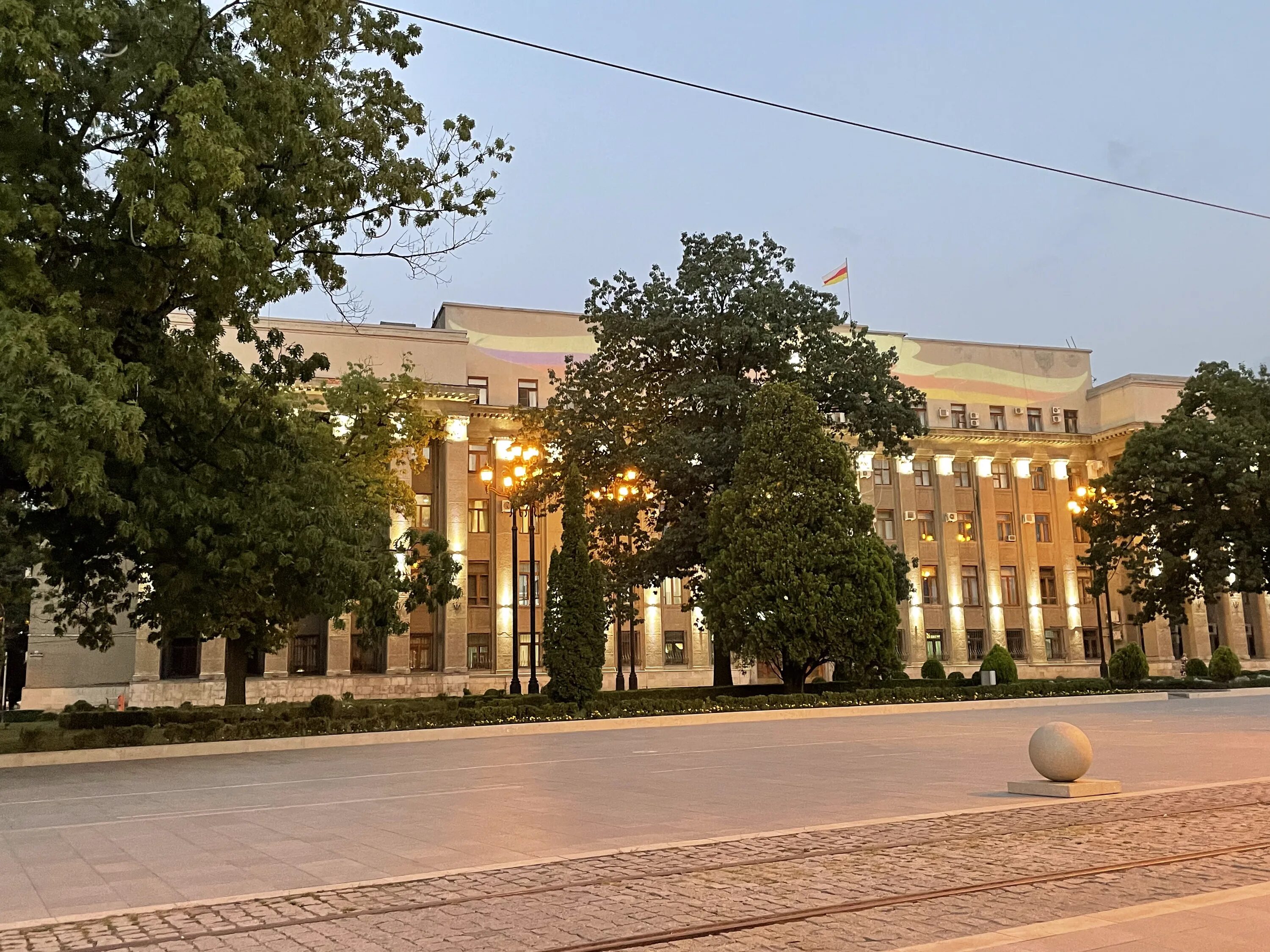 Площадь владикавказ фото File:Здание Дома Советов во Владикавказе.png - Wikimedia Commons