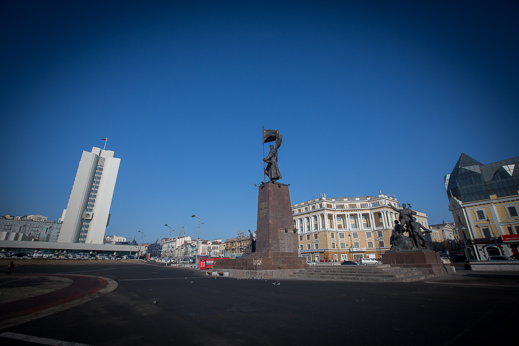 Площадь владивостока фото Памятник на центральной площади Владивостока "трещит по швам" - PrimaMedia.ru