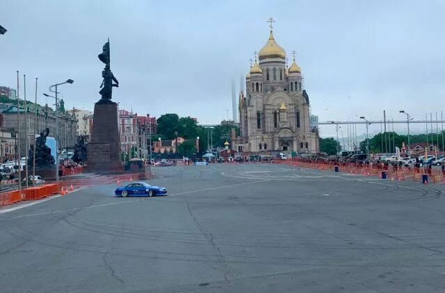 Площадь владивостока фото На главной площади Владивостока устроили мощный дрифт АиФ Владивосток