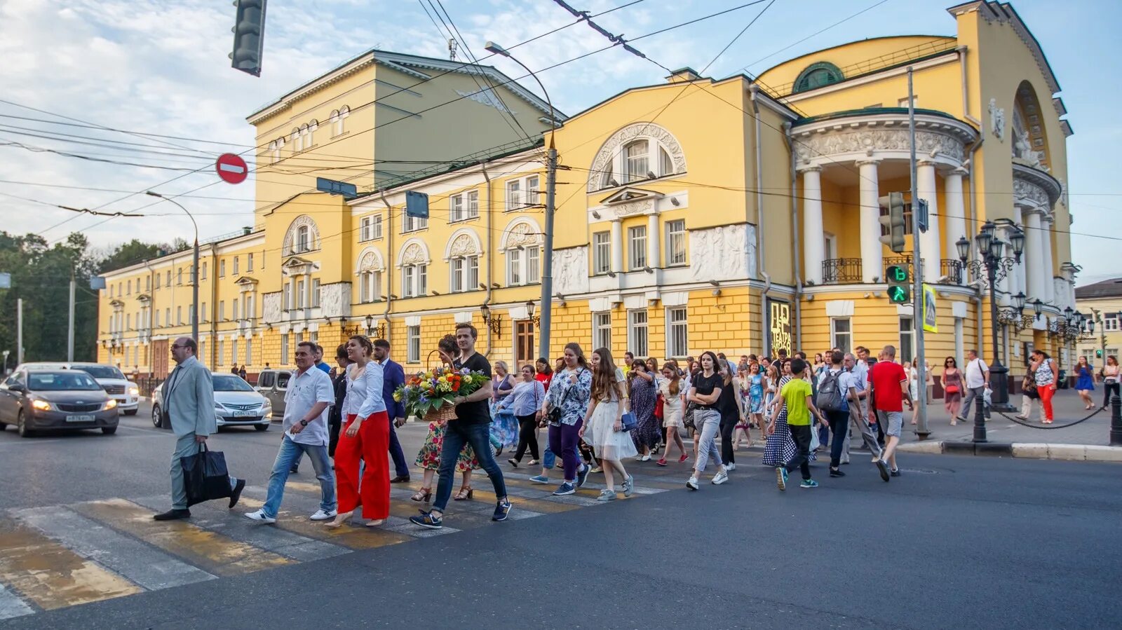 Площадь волкова ярославль фото В Ярославле на площади Волкова могут появиться трамвайные пути Sobaka.ru