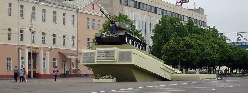 Площадь восстания гомель фото Памятник воинам-освободителям (Танк)