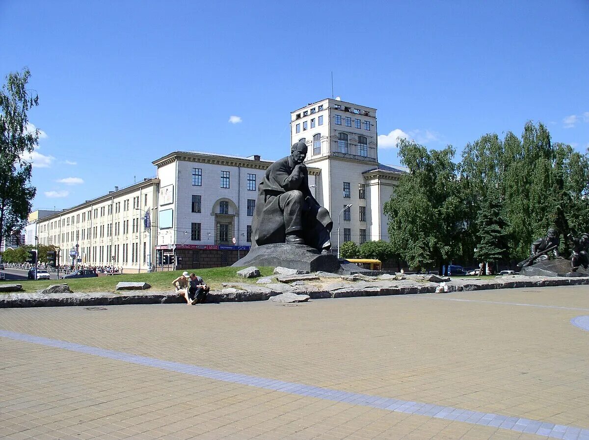 Площадь якуба коласа минск проспект независимости фото Файл:Belarus-Minsk-Yakub Kolas Square-2.JPG - Википедия