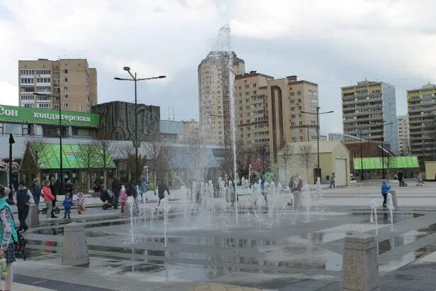 Площадь юности фото На площади Юности в Зеленограде запустили многоструйный фонтан