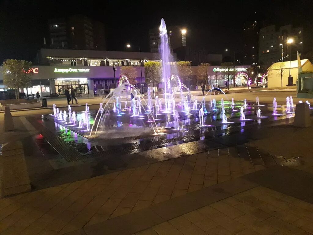 Площадь юности фото Панорама: Фонтан, фонтан, Москва, Зеленоградский административный округ, площадь