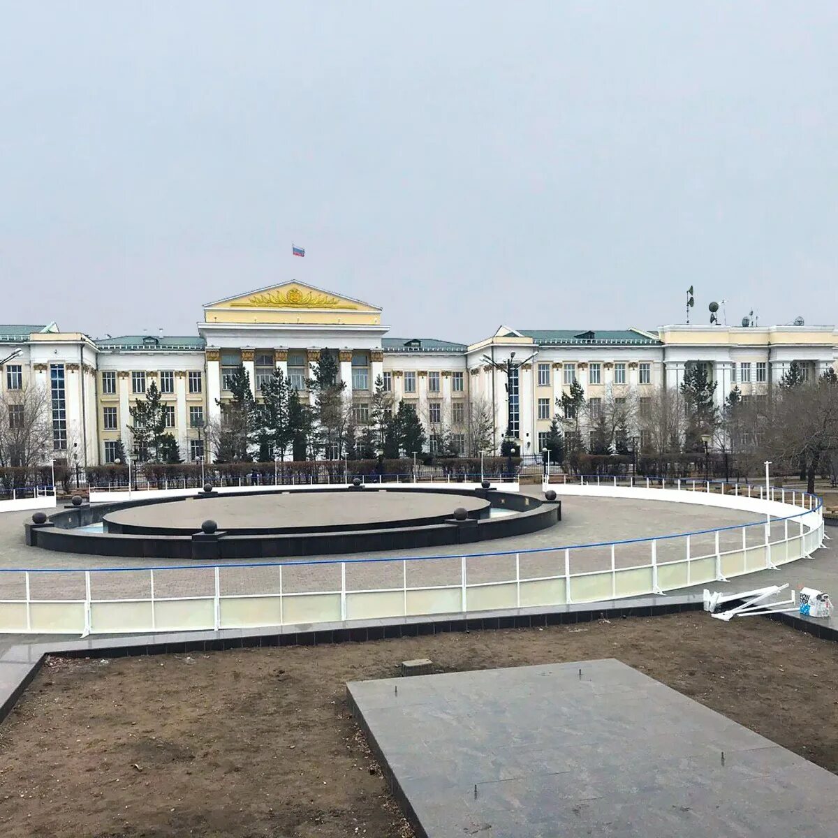 Площади читы фото Елку начали устанавливать на площади Ленина к Новому году в Чите - Новости