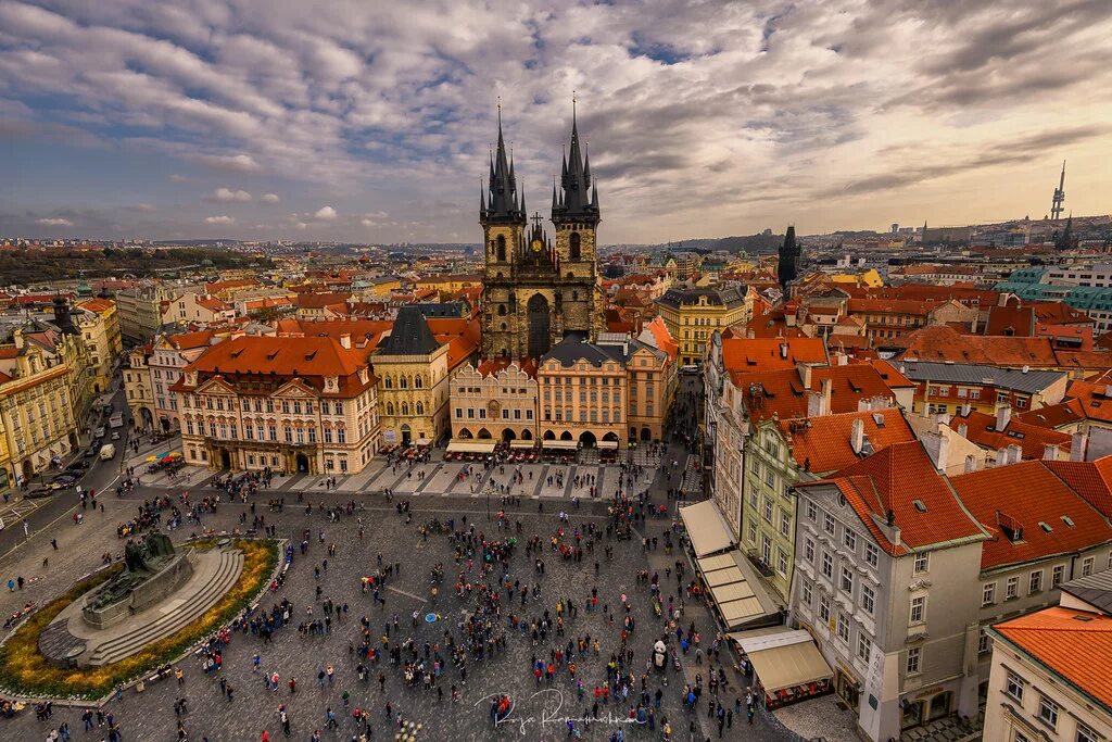 Площади европы фото Old Town Square Prague's red roofs stand out from this vie. Raja Ramakrishnan Fl