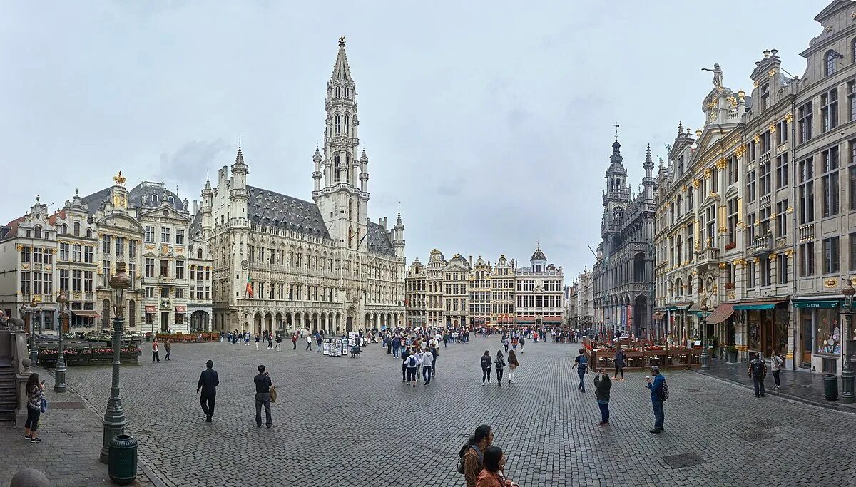 Площади европы фото Файл:Grand-Place, Brussels - panorama, June 2018.jpg - Википедия