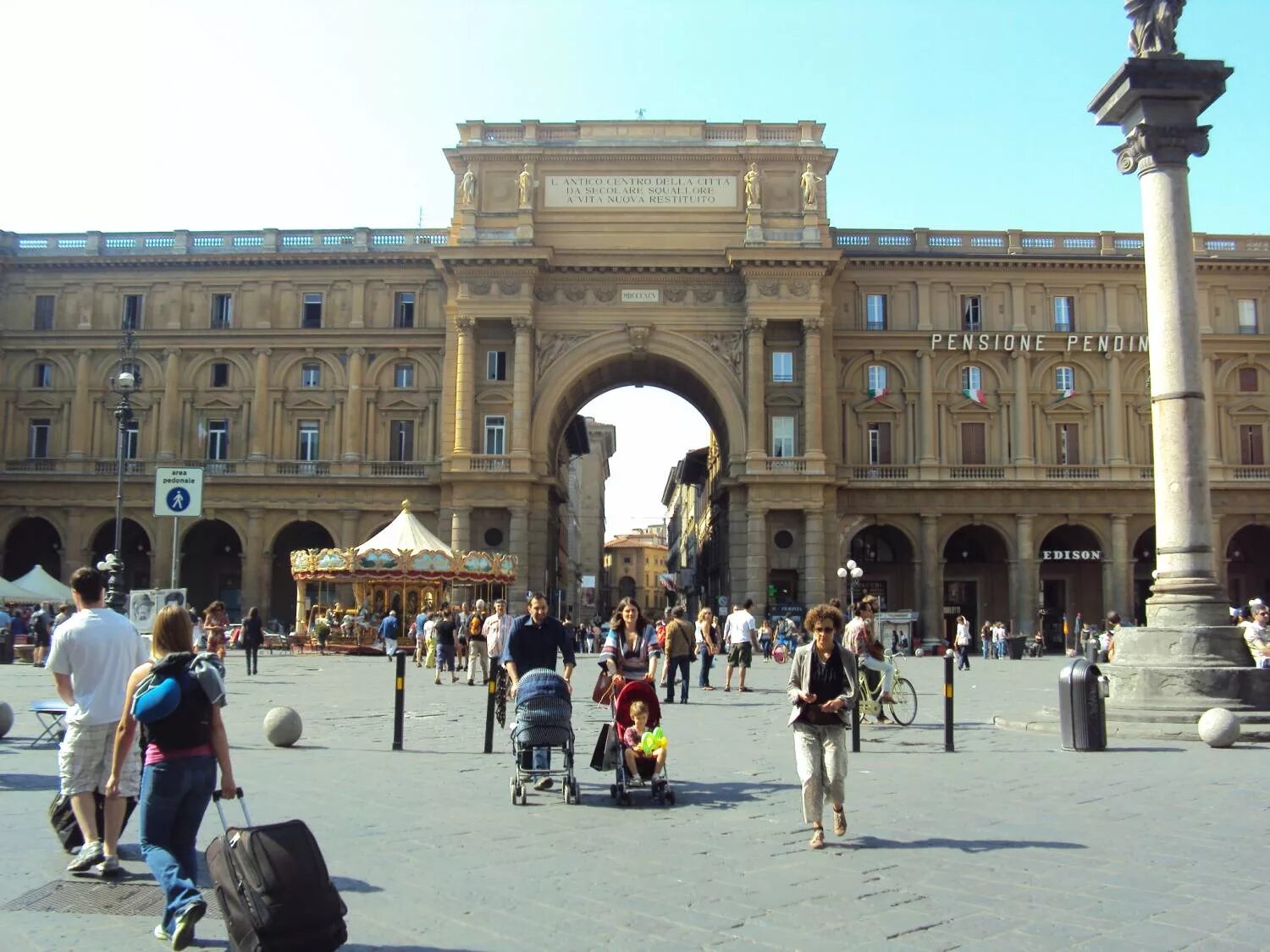Площади флоренции фото Best Segway & Sitway Tours in Piazza della Repubblica experitour.com