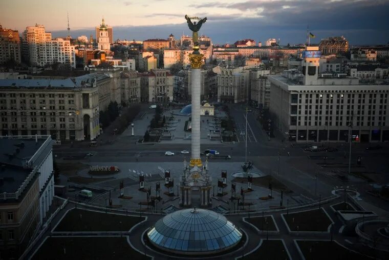 Площади киева фото Ukraine declares state of emergency