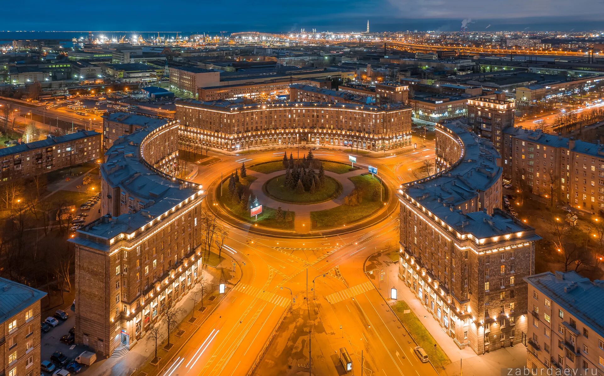 Площади спб фото Комсомольская площадь. Фотограф Станислав Забурдаев