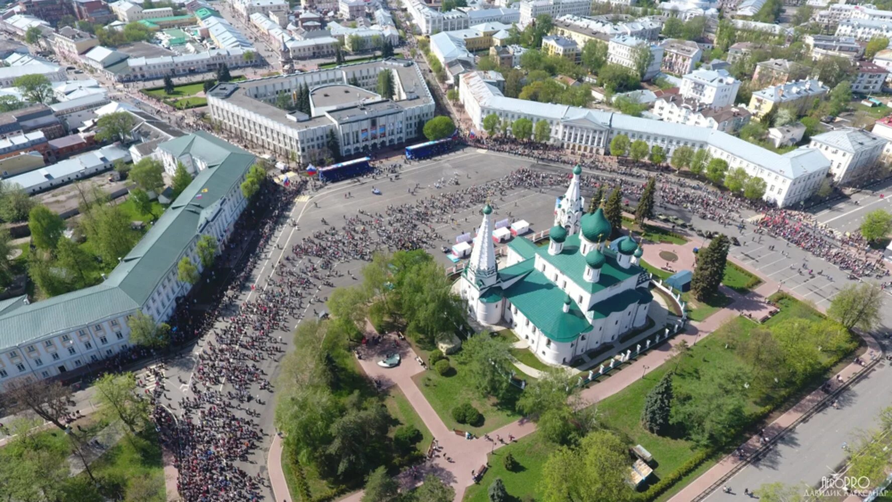 Площади ярославля фото 9 мая под облаками: как сверху выглядит шествие "Бессмертного полка" в Ярославле