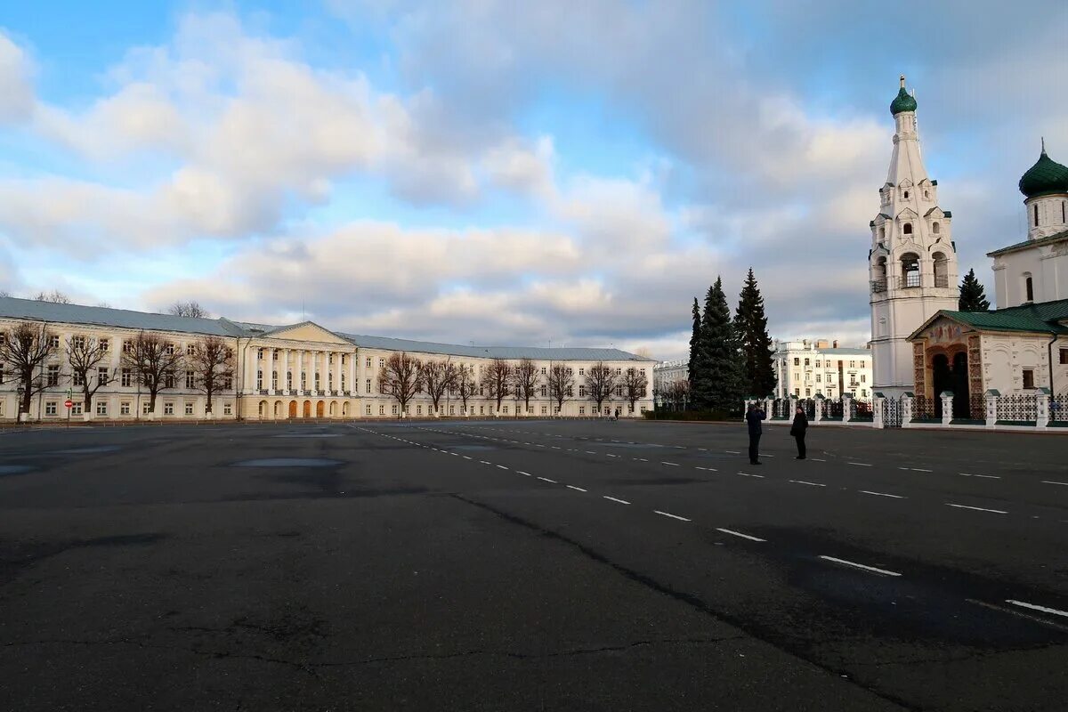 Площади ярославля фото Главная площадь Ярославля, на которой каждое здание - достопримечательность. С п
