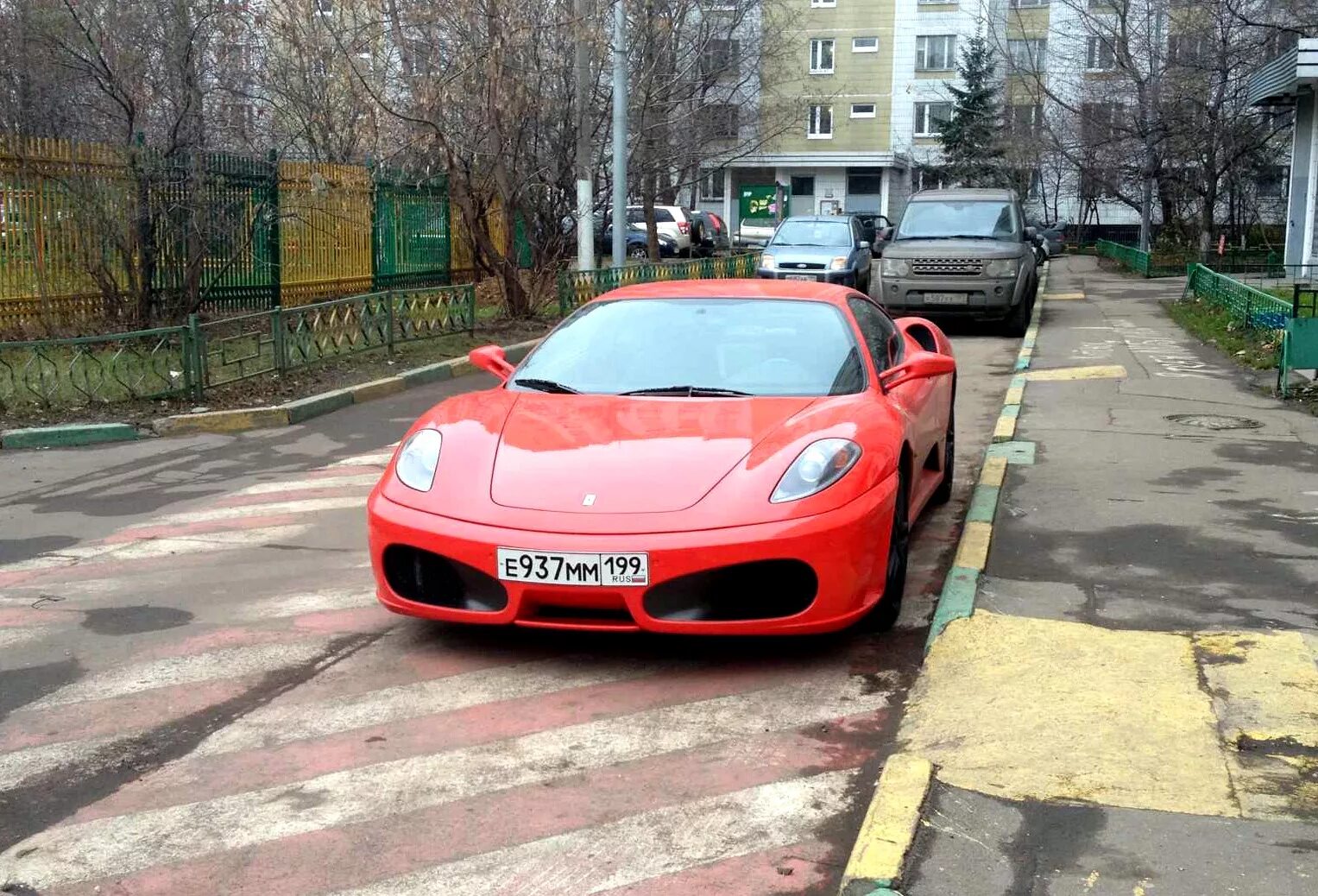 Площадка фото машины "е 937 мм 199" фото Ferrari F430. Россия