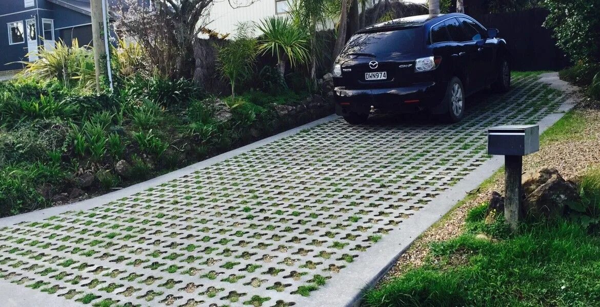 Площадка под автомобиль на даче своими руками Grasscrete drive slope 1:5 Waiheke island, Driveway landscaping, How to level gr