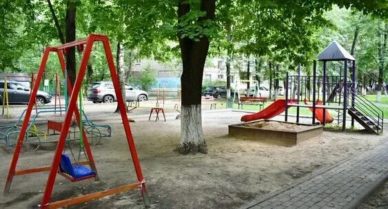 Площадка во дворе фото Аукцион на благоустройство дворовых территорий объявлен в Балашихе: Яндекс.Новос