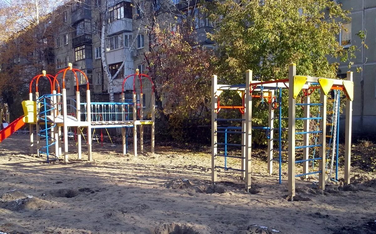 Площадка во дворе фото Картинки СТАРЫЕ ДЕТСКИЕ ПЛОЩАДКИ ВО ДВОРАХ