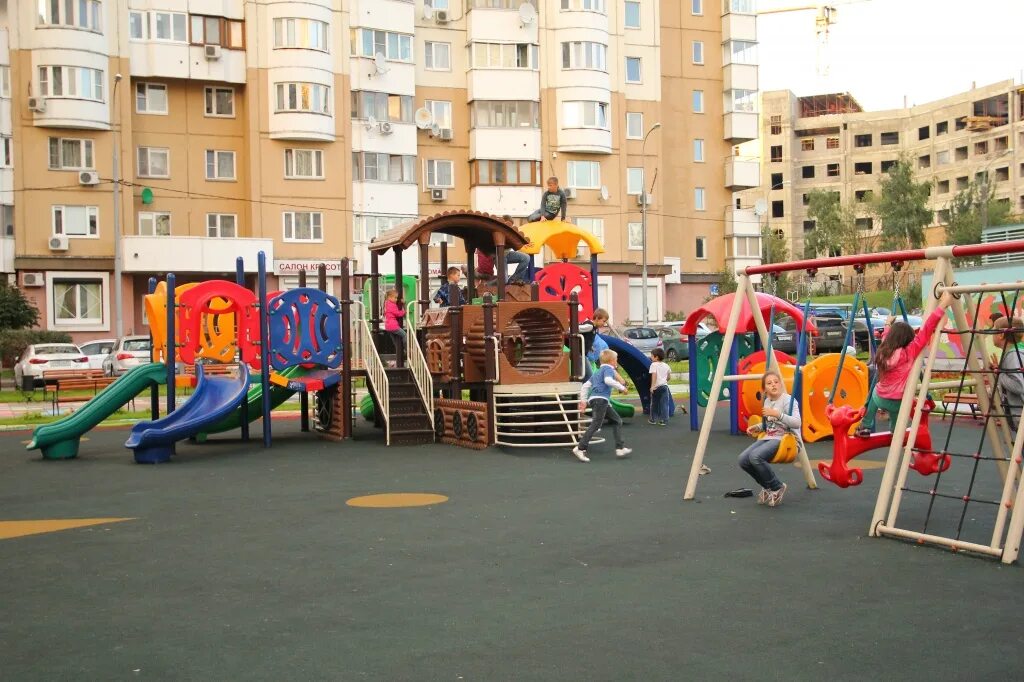 Площадка во дворе фото На средства от платных парковок в Южном Бутове благоустроили четыре двора