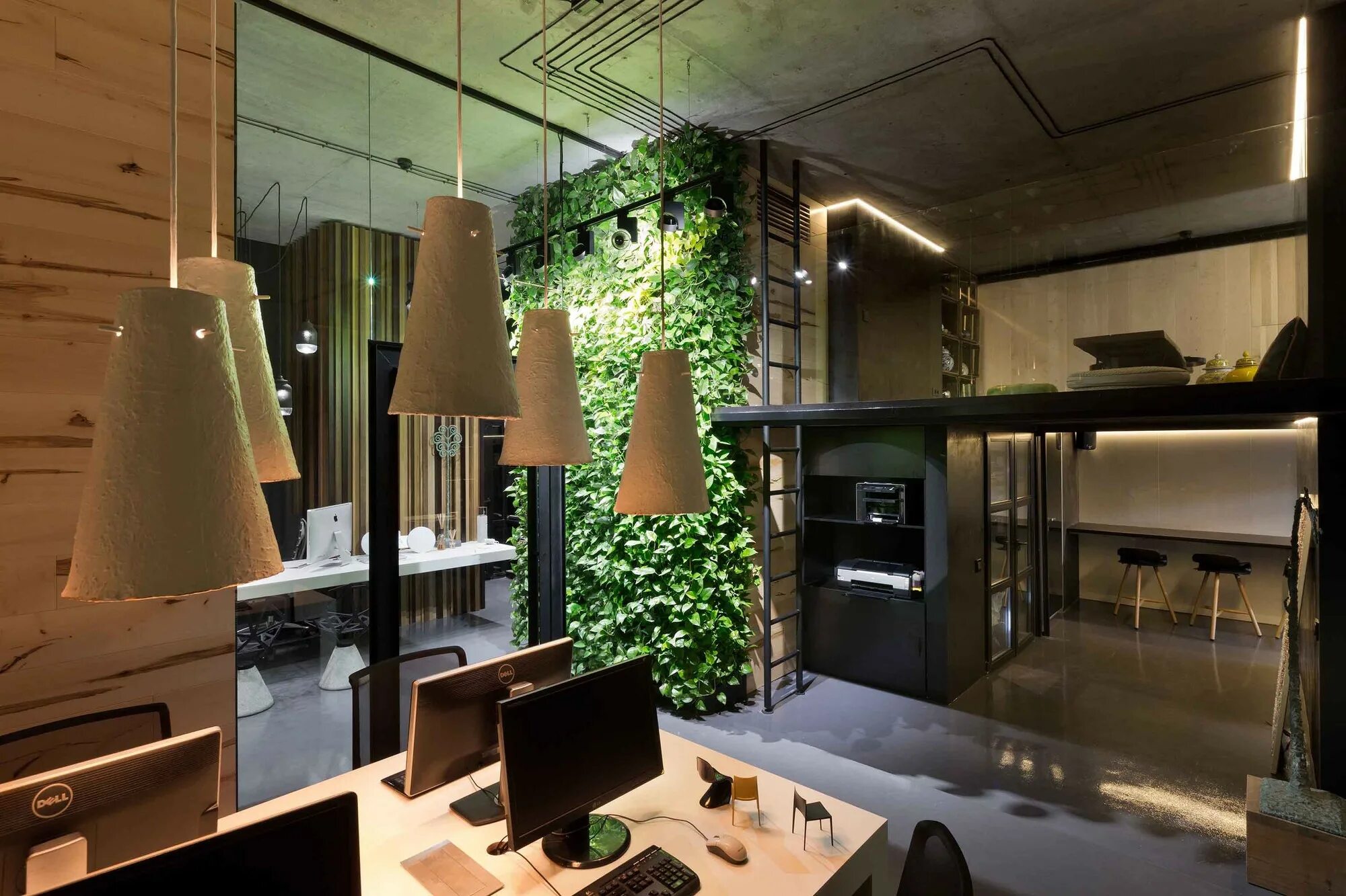 Площадки дизайнеров интерьеров Gallery of Sergey Makhno Office and Showroom / Illya Tovstonog + Sergey Makhno A