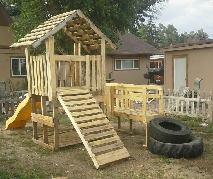 Площадки своими руками фото default.secureserver.net Pallet playhouse, Wood pallet projects, Pallet diy