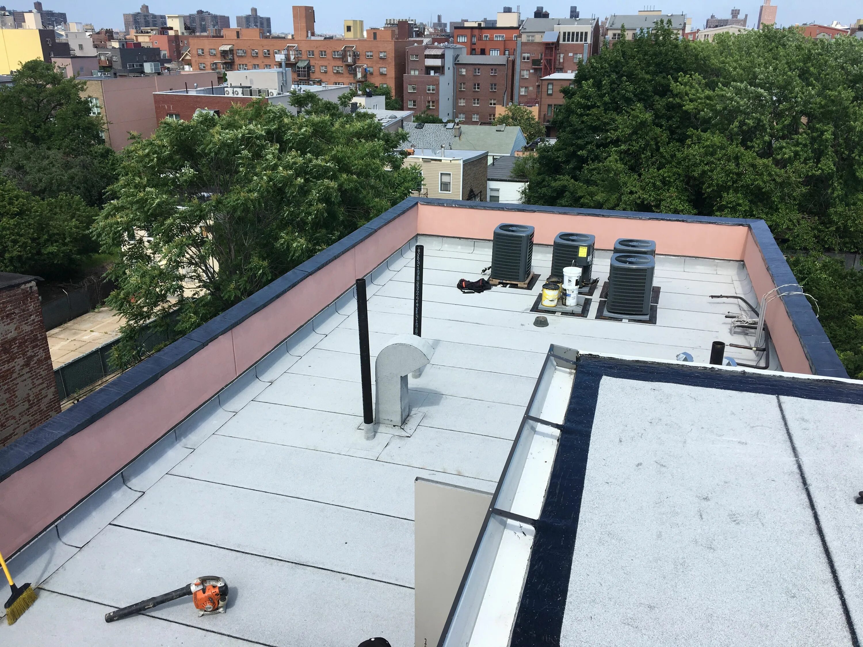 Плоская крыша фото Brooklyn roofing Flat roof, Roofing, Roof repair