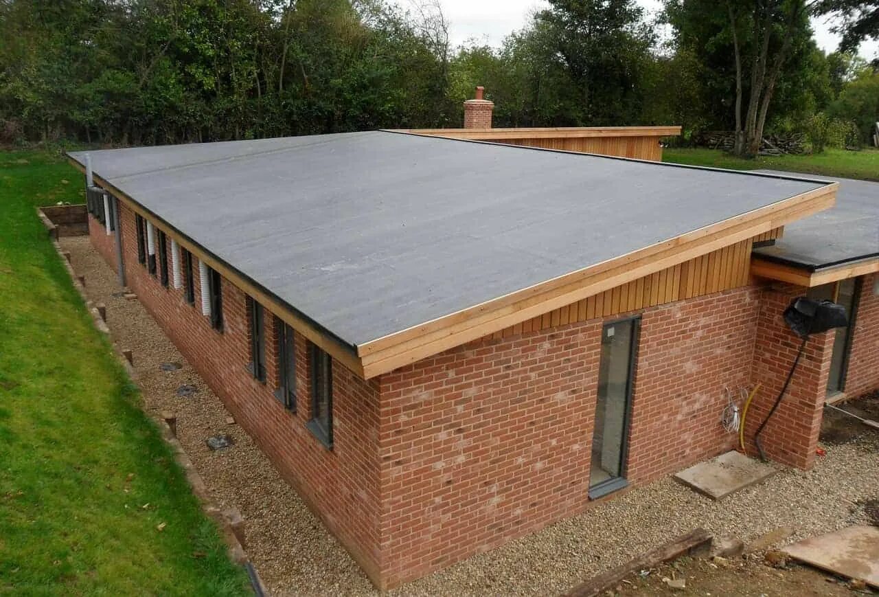 Плоская крыша фото Pros and Cons of Flat Roofing Systems in 2022 Roofing systems, Roofing, House ar