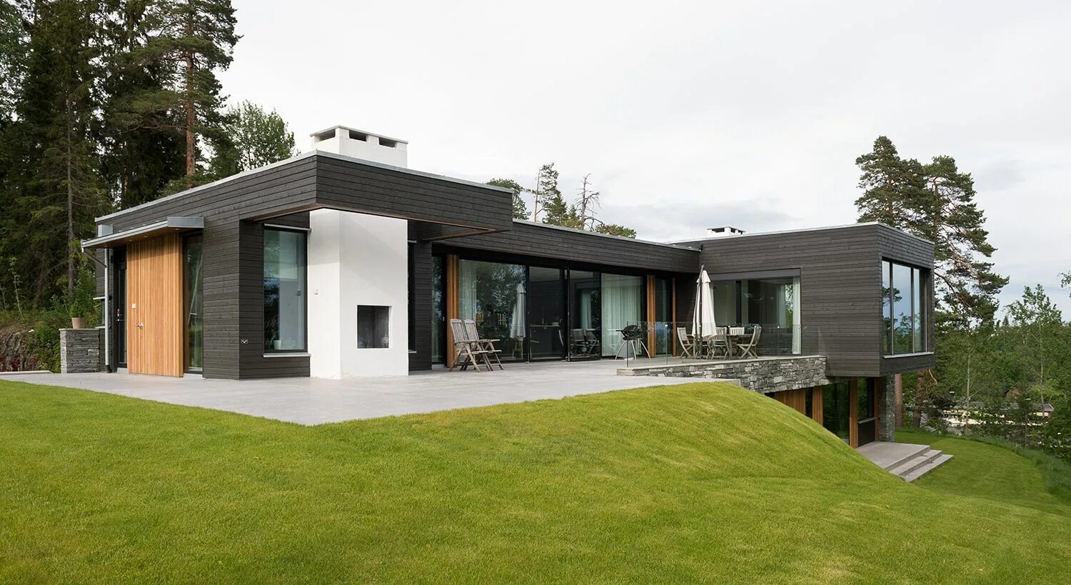 Плоская крыша одноэтажного дома реальное фото Logg Architects Prefabricated houses, Home design plans, Architect