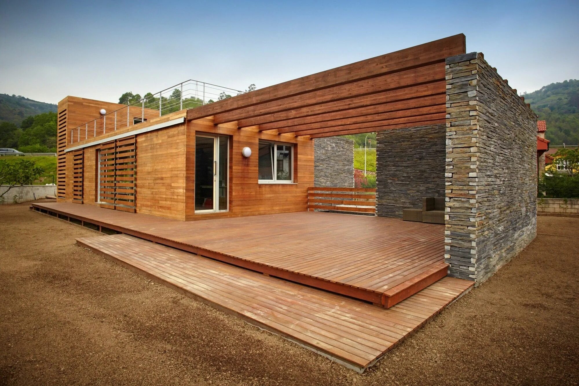 Плоская крыша в стиле лофт Attractive and Sustainable Spanish Home by Zwei Estudio Creativo Building a cont