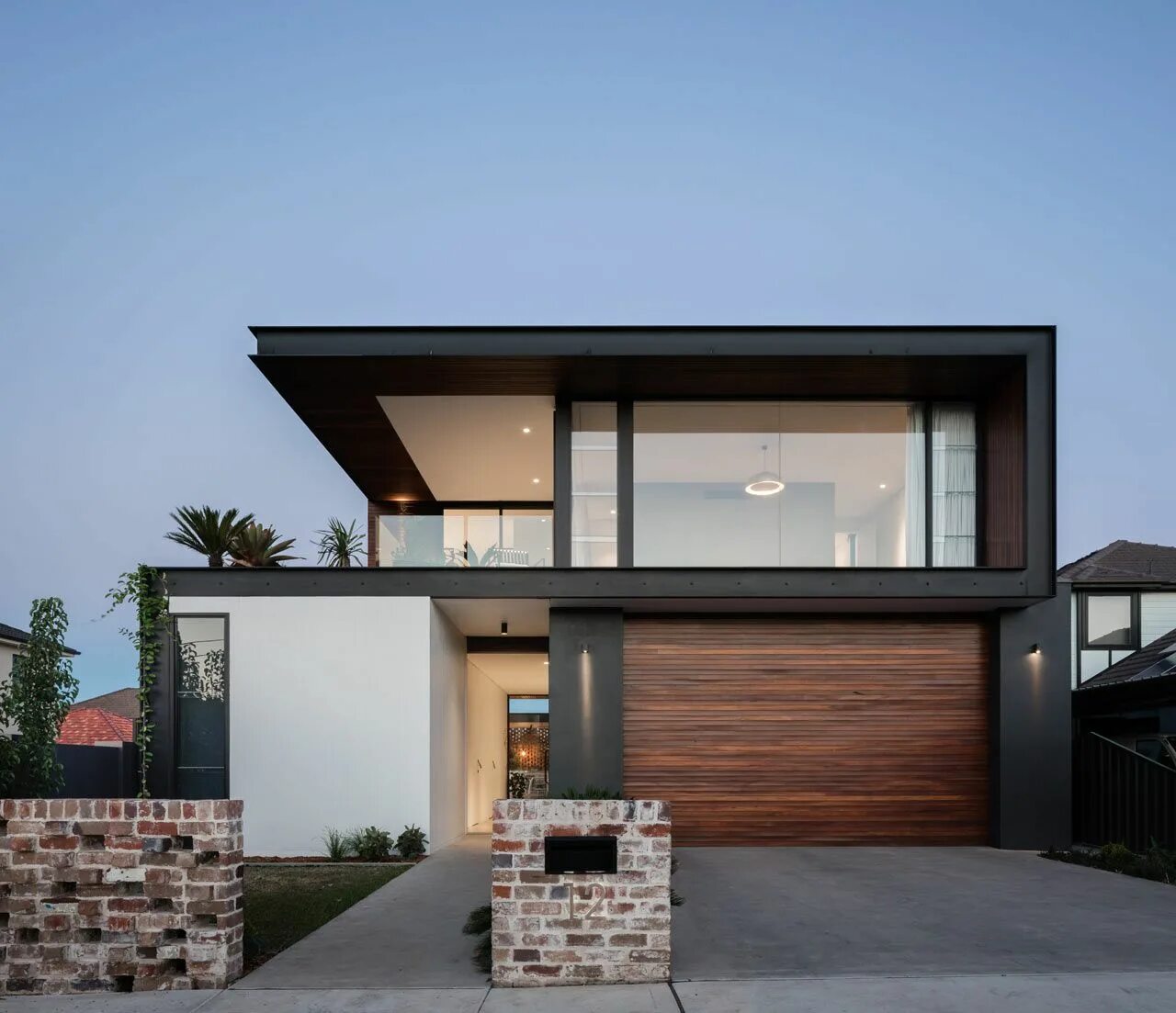 Плоская крыша в стиле лофт Preston House Is a Light-Filled, Indoor/Outdoor Residence in Sydney, Australia M