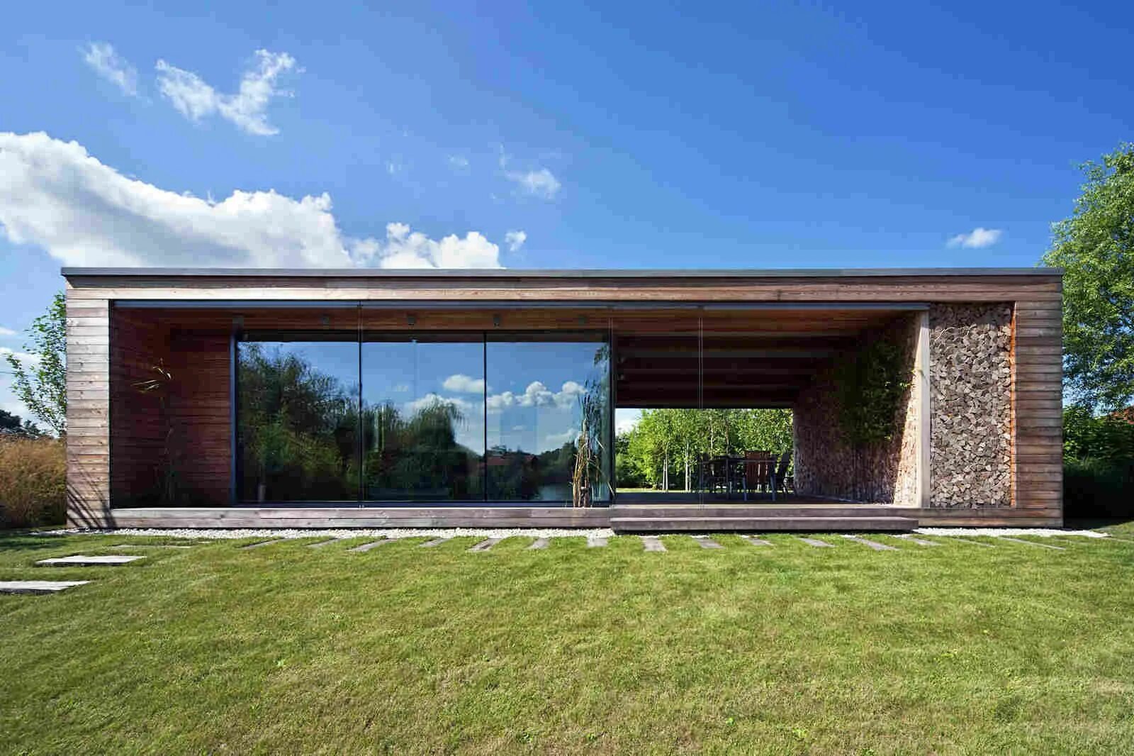 Плоская крыша в стиле лофт Коттедж для отдыха в Венгрии Architecture, Cottage design, House design