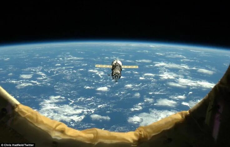 Плоская земля фото из космоса доказательства Astronauts' breath-taking views of earth from space showing mysterious ring arou